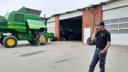Osnabrück. Betriebsleiter Florian Menke muss seine Drescherfahrerinnen und -fahrer auch am Sonntag in den Dienst schicken. Jedes Zeitfenster zur Ernte muss er nutzen.
