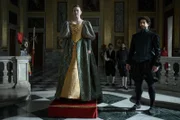 Junge Katharina von Medici (Liv Hill, l.); Sebastio (Adam Garcia, r.)
