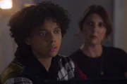 Breanna Casey (Aleyse Shannon, l.) und Sophie Devereaux (Gina Bellman)