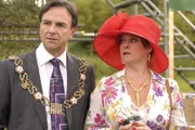 Lionel Hicks (George Cole) und Judy Hicks (Gemma Craven).