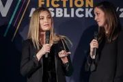 Beraterin Dr. Julia Shaw, Hauptdarstellerin Alexandra Maria Lara (r.)