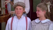 Davey Keith (Kyle Labine), Dora Keith (Lindsay Murrrell) (v.l.)