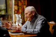 Henry Reagan (Len Cariou)