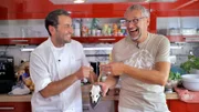 Gunther Raupach (re.) aus Heidenrod im Taunus fordert Koch-Profi Ali Güngörmüs mit seinem Rehrücken-Rezept heraus.