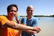 Willi mit Hautarzt Max am Langwieder See bei München.
