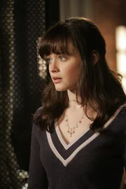 Einen Tag nach Paris' Rausschmiss bei der "Yale Daily News" ist Rory (Alexis Bledel) neue Chefredakteurin - und obdachlos, denn Paris hat sie samt ihrer Möbel vor die Tür gesetzt ... Einen Tag nach Paris' Rausschmiss bei der "Yale Daily News" ist Rory (Alexis Bledel) neue Chefredakteurin - und obdachlos, denn Paris hat sie samt ihrer Möbel vor die Tür gesetzt ...