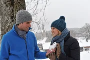 Marlene (Lucy Scherer) ist Konstantin (Moritz Tittel) dankbar, dass er Nataschas Zorn auf sie ein wenig besänftigen konnte.