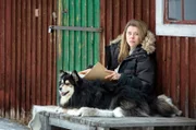 Rebecka Martinsson (Sascha Zacharias) arbeitet ihre Vergangenheit auf.