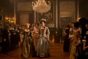 v.l.n.r. Palatine (Jessica Clark) und Philippe, Monsieur (Alexander Vlahos)
