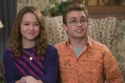 Brea Bee (Sadie Stanley, l.); Adam Goldberg (Sean Giambrone, r.)