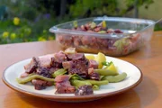 Im Ganzen gedörrte Birnen sind eine Delikatesse. In der Ostschweiz begleiten sie auch herzhafte Gerichte wie hier Bohnen und Speck.