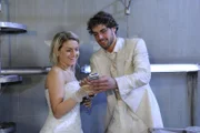 Anna (Jeanette Biedermann, l.) und Jonas (Roy Peter Link, r.) sehen sich schon fast in Freiheit, doch Gerrit lässt nicht so schnell locker ...