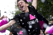 Sean (Nahuel Pérez Biscayart) ist Gründungsmitglied von Act Up-Paris und kämpft an vorderster Front für die Rechte Betroffener, zu denen er selbst gehört. Mit seiner Radikalität eckt er jedoch an.