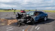 Viel bleibt von einer Limousine nicht übrig, wenn sie mit mehr als 100 km/h in andere Fahrzeuge rast. Gut, dass hier alles unter minutiös vorbereiteten Bedingungen abgelaufen ist.