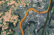 Am Deutschen Eck mündet die Mosel in den Rhein. Die beiden Flüsse erscheinen in unterschiedlichen Farben. Der Grund dafür sind verschiedene Schwebstoffe.