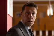 DS Norman Potting (Craig Parkinson) wird von einem perfiden Mörder gezwungen den Todeskampf seiner Freundin und Kollegin Bella Moy anzusehen.