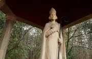 Der Heilige Martin in Niederanven: Auch er wanderte einst von Trier nach Luxemburg – und eigentlich noch viel weiter, nämlich nach Tours. Der Heilige Martin war im vierten Jahrhundert nach Christus einer der ersten großen europäischen Reisenden. Auf seinem Weg kam er durch die luxemburgische Gemeinde Niederanven, wo ihm ein Denkmal gesetzt wurde.