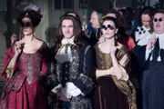 Elisa Lasowski (Marie-Thérèse), George Blagden (Louis XIV), Anna Brewster (Montespan)