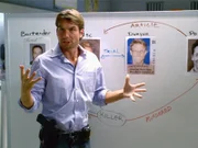 Detective Woodrow Hoyt (Jerry O'Connell) sucht händeringend nach einem Mordmotiv.