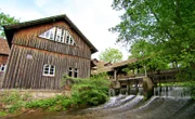 Die historische Mühle Glatz klappert am rauschenden Bach.