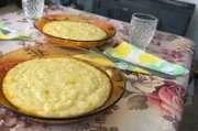 Für diese bulgarische Spezialität wird geschmolzener Kuhkäse mit Mehl vermischt und dann eingedickt.