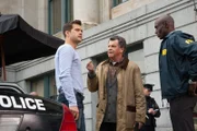 Peter Bishop (Joshua Jackson, l.), Dr. Walter Bishop (John Noble, m.), Phillip Broyles (Lance Reddick, r.)