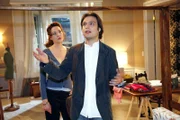 Beim Versuch, Nora (Julia Malik, l.) zum Bleiben zu bewegen, schießt Bruno (Tim Sander, r.) übers Ziel hinaus...