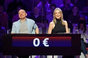 Rateteam-Kapitän Bernhard Hoëcker (l.) und die Sängerin Linda Hesse (r.) bilden ein Rateteam.