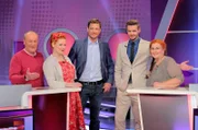 Moderator Florian Weber stellt in seinem SWR Wissensquiz die Alltagstauglichkeit seiner prominenten Kandidaten auf die Probe. „Meister des Alltags“ spendet seinen Gewinn einem guten Zweck. v.li.: Bodo Bach, Enie van de Meiklokjes, Florian Weber, Florian Schroeder und Alice Hoffmann.