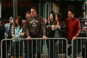 Sind gespannt, wie es Barney beim New York City Marathon ergeht: Ted (Josh Radnor, r.), Marshall (Jason Segel, 2.v.l.), Lily (Alyson Hannigan, l.) und Robin (Cobie Smulders, 2.v.r.) ...