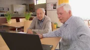 Altpfarrer Hans Fischer und Helmuth Kolbe, ehemalige Nicaragua-Unterstützer in der Pfarre Akkonplatz in Wien.