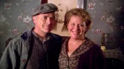 Alec King (Cedric Smith), Janet King (Lally Cadeau) (v.l.)