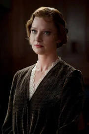 Gillian (Gretchen Mol)