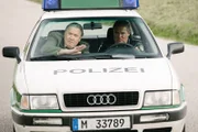 L-R: Reimund Girwidz (Michael Brandner) und Franz Hubert (Christian Tramitz) ermitteln wieder auf Hochtouren