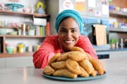 Nadiya Hussain mit frischen Empanadas.