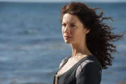 Caitriona Balfe (Claire Randall Fraser).