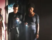 Special Agent Stuart Scola (John Boyd, l.); Special Agent Tiffany Wallace (Katherine Renee Kane, r.)