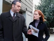 Ein ungelöster Fall dreier Ertrunkenen lässt Goren (Vincent D'Onofrio) und Bishop (Samantha Buck) nicht los: Sie rollen den Fall neu auf.