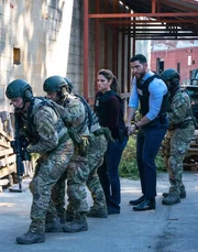 Special Agent Maggie Bell (Missy Peregrym, l.); Special Agent Omar Adom 'OA' Zidan (Zeeko Zaki, r.)