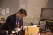 Detective Mullinax bearbeitet den Green-River-Fall im Büro der Task Force.