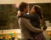 Steve Zissis, Melanie Lynskey.