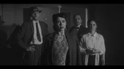 Von links: Rafael (Ben Felipe, l.), Millie (Tamara Romera Ginés, 2.v.l.), Charles (Adnan Maral, 2.v.r.) und Franca (Mariananda Schempp, r.) sind über Adrianas Ermittlungsmethoden mehr als irritiert.