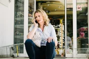 Barbara Hansen (Monika Gruber) ist fassunglos. Aber was ist denn nur passiert