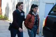 Special Agent Maggie Bell (Missy Peregrym, l.); Jessica Sanchez (Jade Marie Fernandez, r.)