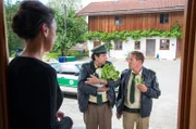 Von links: Sabine Lange (Tatjana Clasing), Johannes Staller (Helmfried von Lüttichau), Franz Hubert (Christian Tramitz).