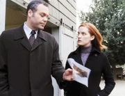 Vor Monaten ertranken drei junge Männer durch ein präpariertes Boot. Gibt es ein Zusammenhang mit dem aktuellen Fall? Goren (Vincent D'Onofrio) und Bishop (Samantha Buck) rollen den Fall wieder auf.
