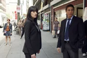 Geraten in das Schussfeuer des Täters: Emily Prentiss (Paget Brewster, l.) und Detective Cooper (Erik Palladino, r.) ...