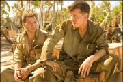 Der Kampf auf Guadalcanal geht weiter. "J.P." Morgan (Joshua Bitton, l.) und John Basilone (Jon Seda, 3.v.l.) vom 7th Marine Regiment sollen das Flugfeld Henderson Field verteidigen, das die Japaner zurückerobern wollen. Die Situation wird für die Marines immer prekärer:...