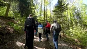 Pilger auf dem Weg zum Falkenstein.