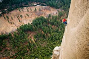 Tommy Caldwell beim Klettern an der Dawn Wall während der Dreharbeiten zum Film „The Dawn Wall“ im Yosemite Valley, Kalifornien, USA, im Januar 2015.